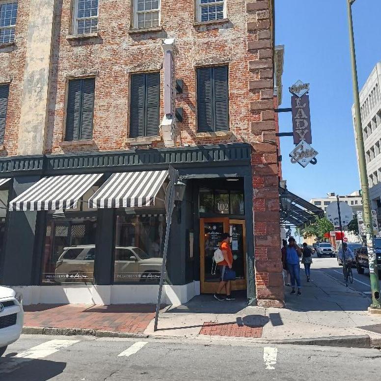 Paula Deen's Lady & Sons, southern cooking.