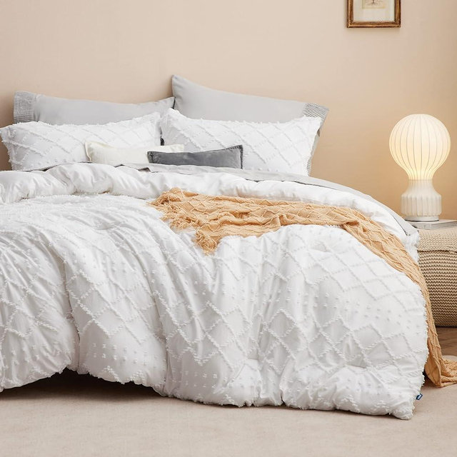 Bedsure Boho Comforter Set Full - White Tufted Shabby Chic Bedding Comforter Set for All Seasons, 3 Pieces Western Comforter Set, Farmhouse Modern Bed Set, Spring Bedding for Women Men Girls