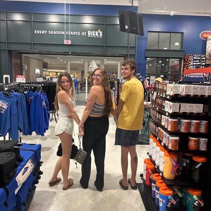 Pictured left to right: Jazmine, Ciearra, and Justin 🫶🏻