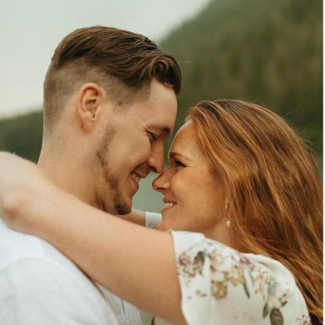 Engagement photos at Rattlesnake Lake with the magical Cambria Shelley