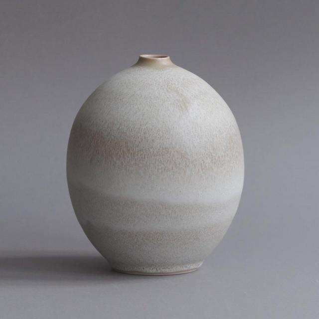 UNIKA BULB VASE IN EARTH WHITE GLAZE