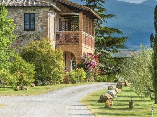 Agriturismo Farm Stay in Tusancy