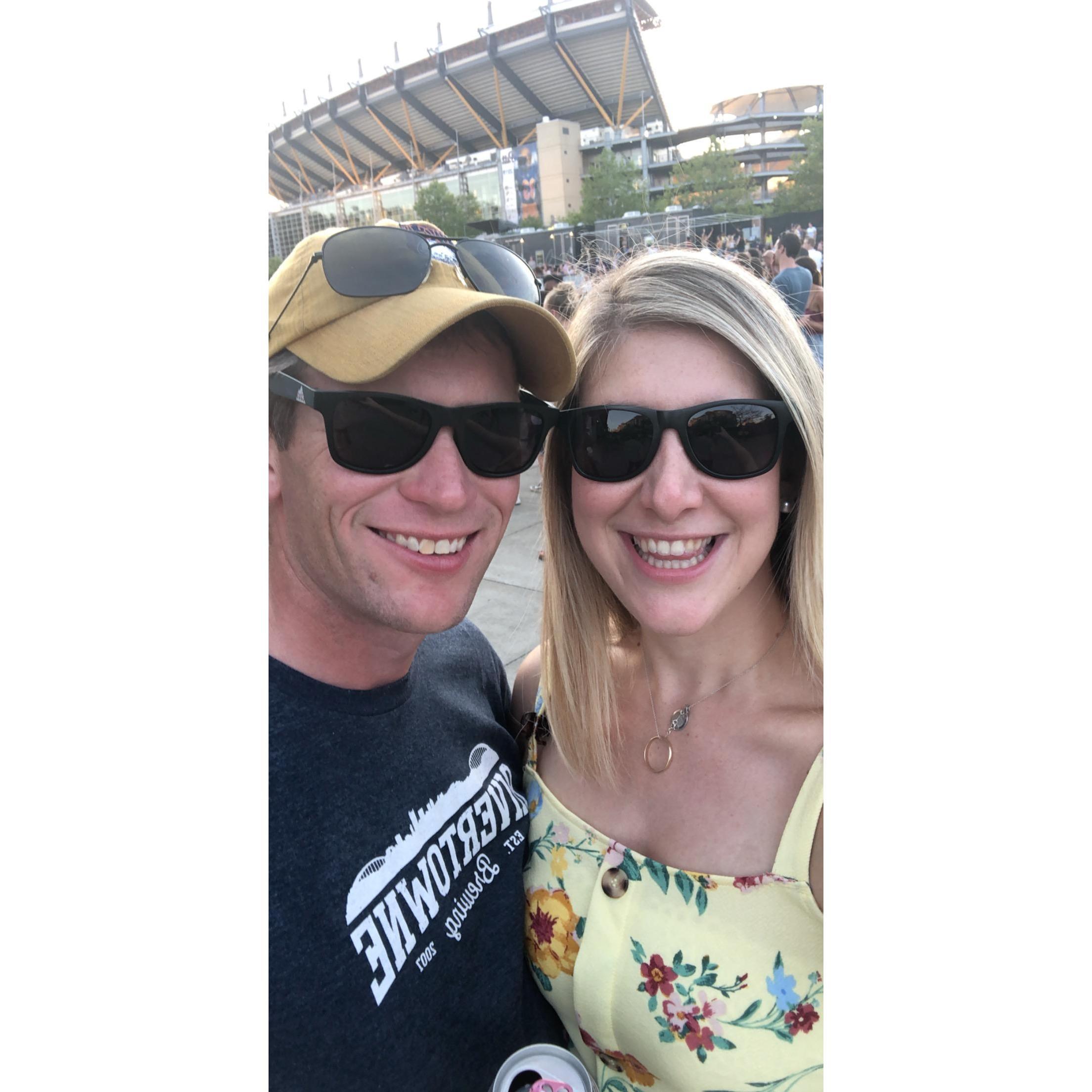 Free Shades night at a concert.