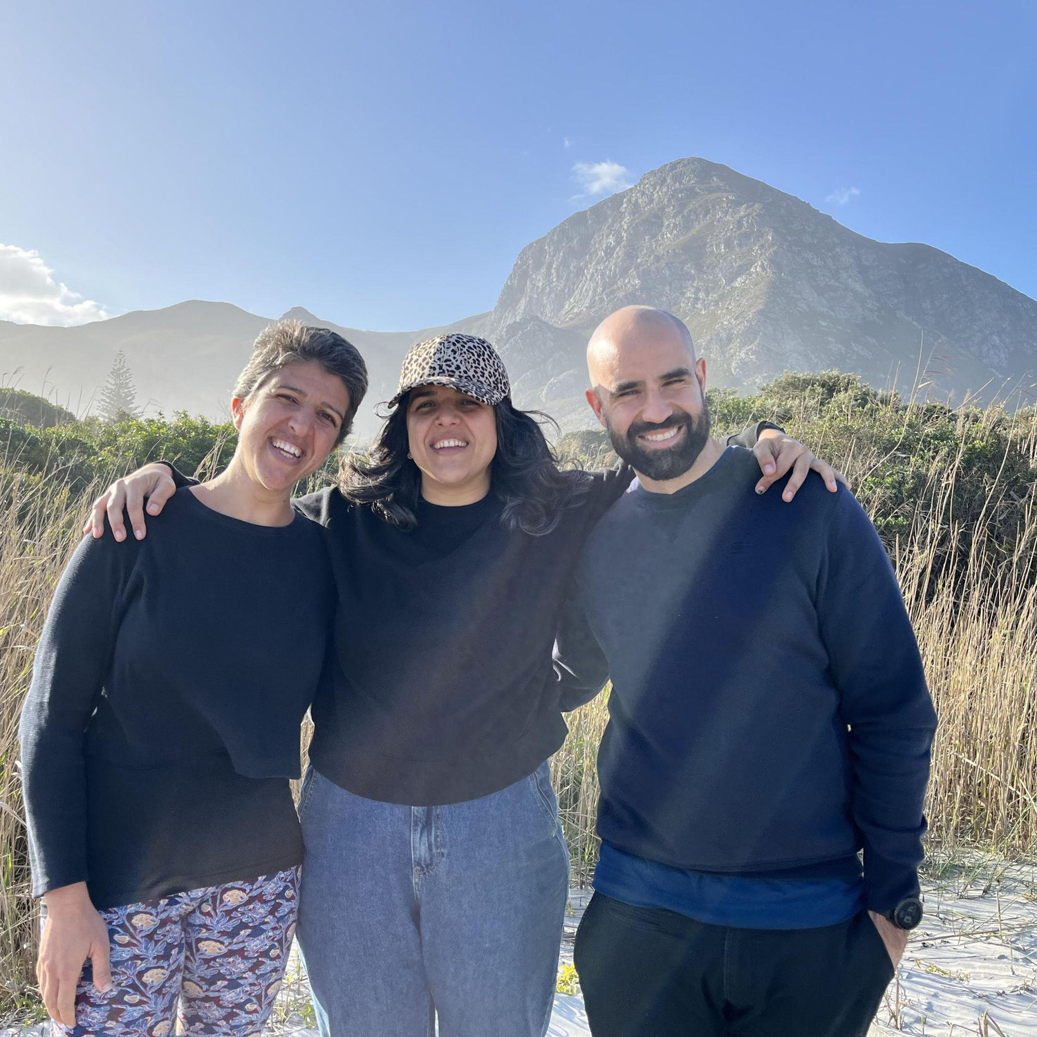Anton finally met a member of Mona's biological family when her younger sister, Vafa, came to visit Cape Town on her way home after graduating from a Masters in Europe