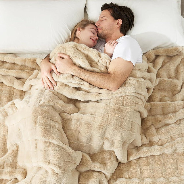 Cozy Bliss Fluffy Queen Size Throw Blankets for Bed,Lightweight Cozy Soft Beige Faux Fur Throw Blankets for Sofa Bedroom Living Room,90x90 Inches