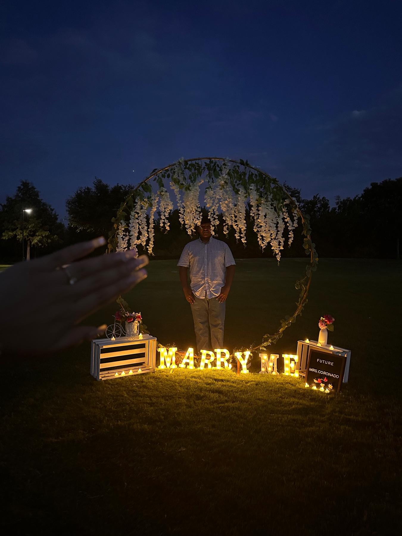 Beautiful setting + two love birds = “yes!💍”