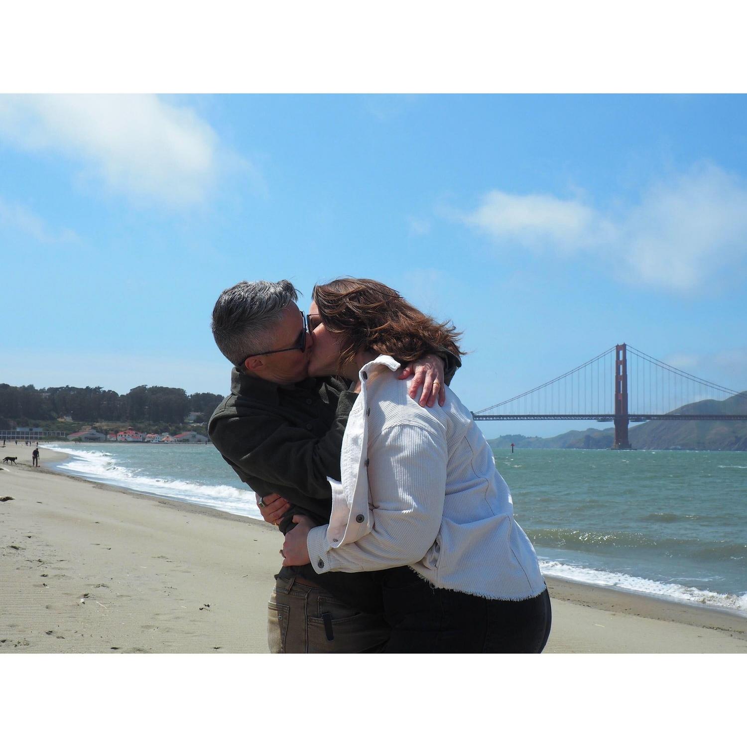 KISSING! Hell yeah