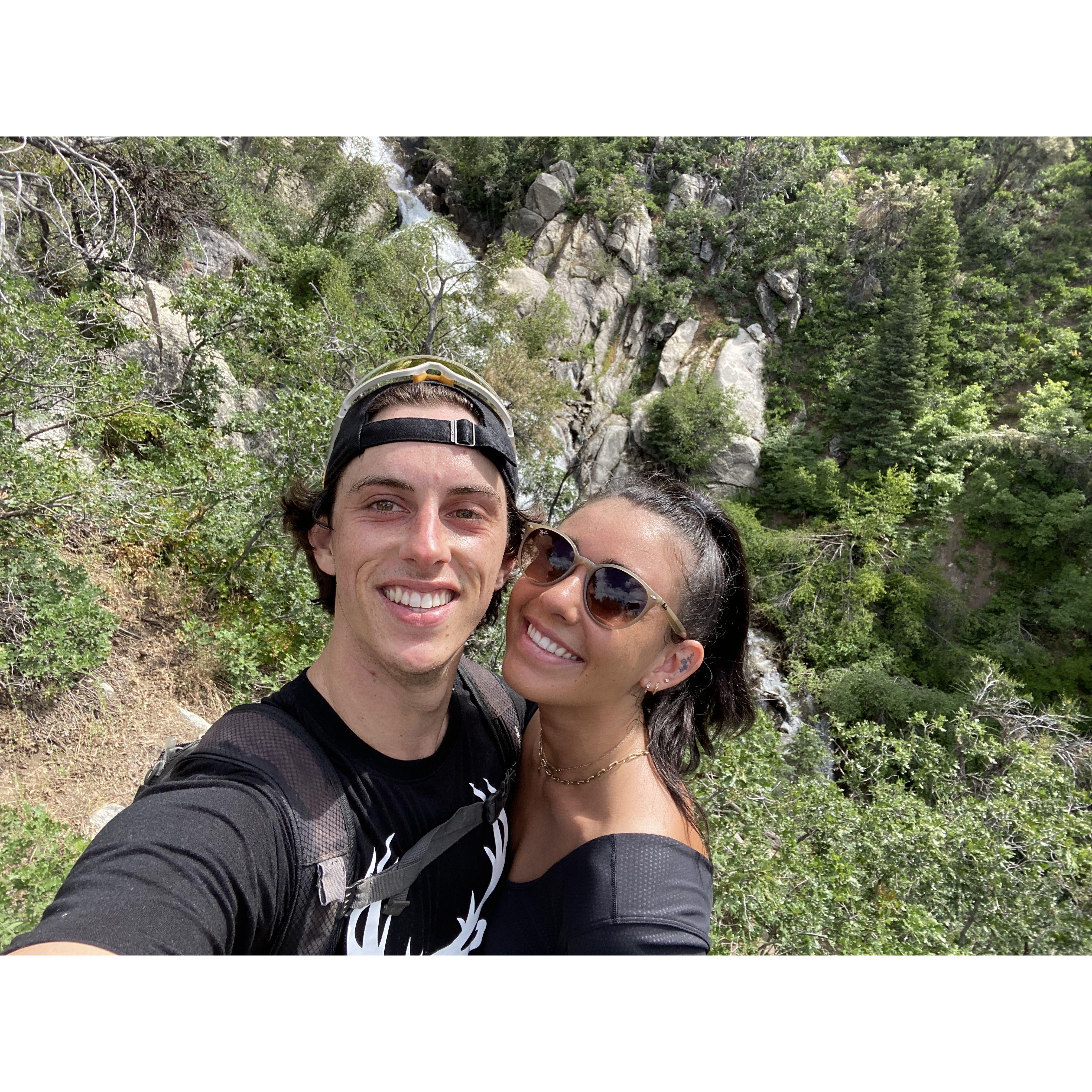 Summer hike together in Alpine
