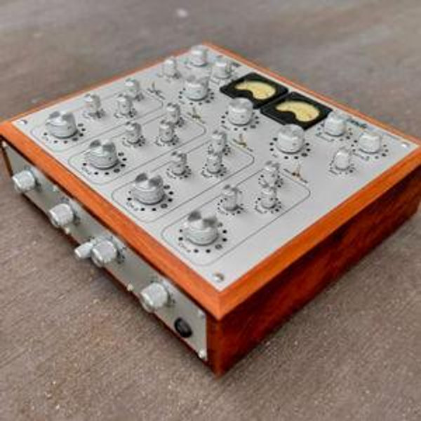 Condesa Electronics: Carmen SE 4-channel mixer