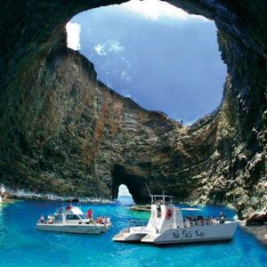 Na Pali Coast Catamaran Tour in Kaui