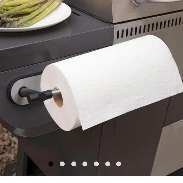Magnetic paper towel holder