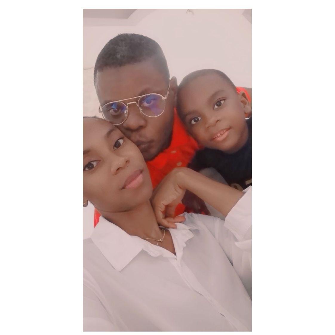 Eu, você, nossos filhos, Deus, nossa casa, nossa bagunça, nosso amor.