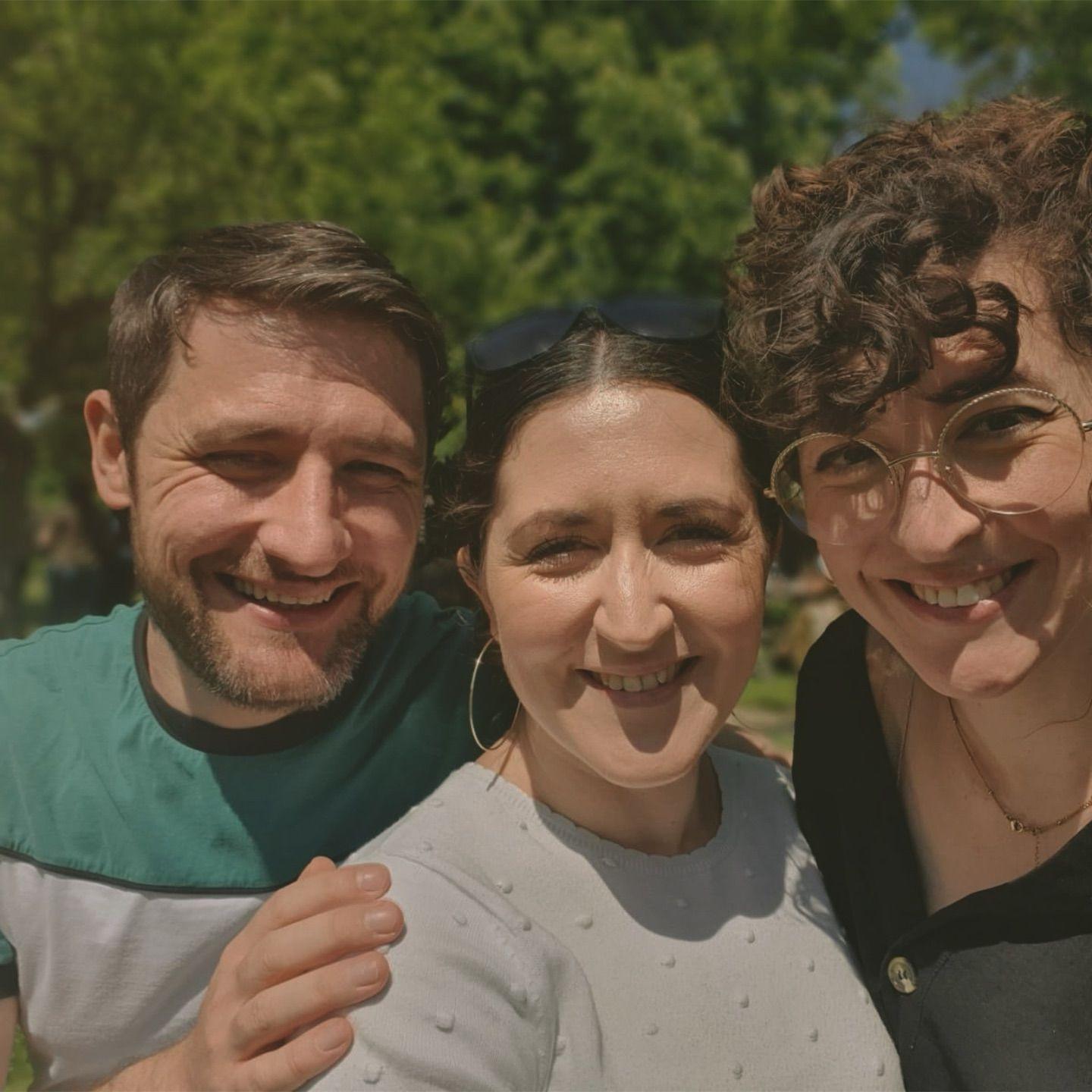 Nick, Flick & Immy : brother & sisters selfie time!
