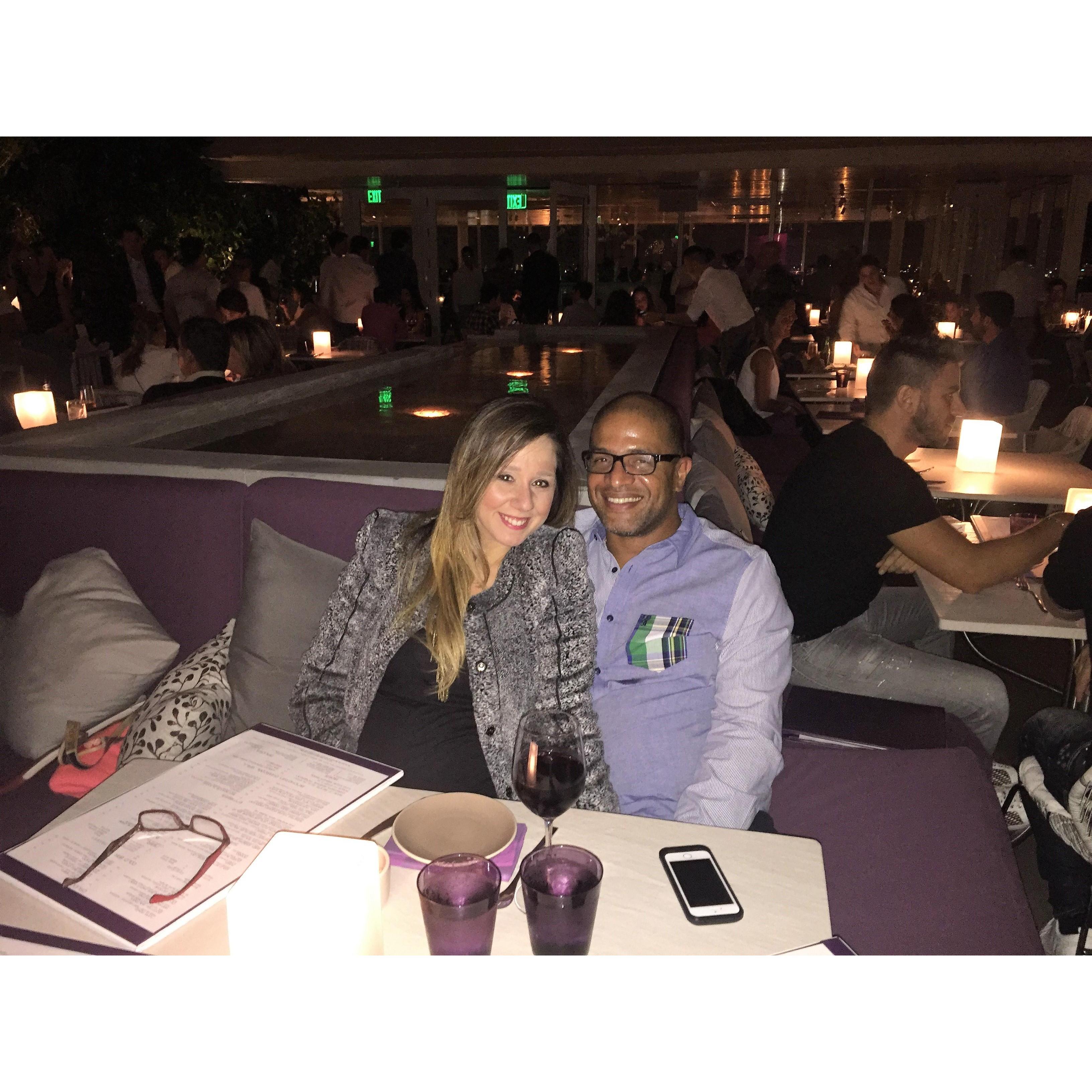 Dinner right before proposal.. Januvia, Miami.
O jantar antes do pedido de casamento..
Cena, antes de Bruna haberme pedido en casamiento