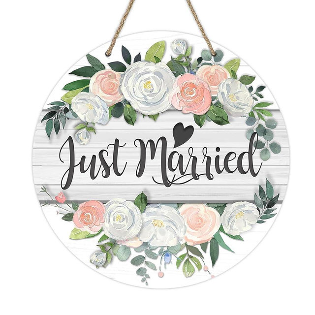 Deroro Just Married Rose Flower Front Door Sign, Floral Wood Door Hanger Outdoor Porch Bridal Shower Decor for New Couple, Engagement Anniversary Wedding Wooden Wreath Indoor Wall Hanging Decoration