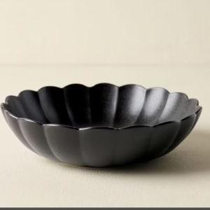 black scalloped serving bowl!! (look at note to buy)