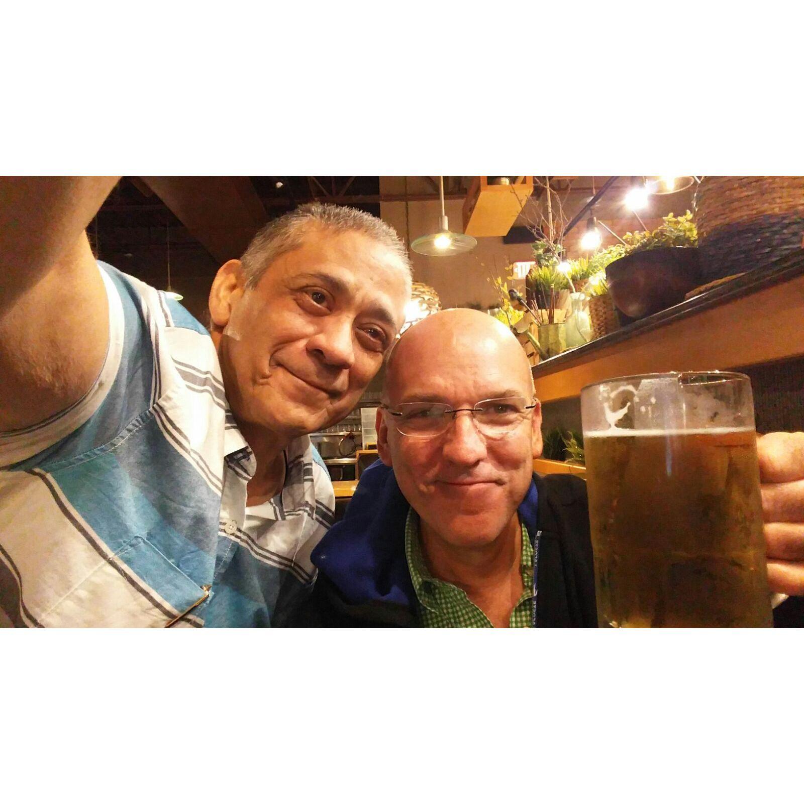 Celebrando con Luis Manuel Ochoa (El Corresponsal) luego de conocer a Iliana...