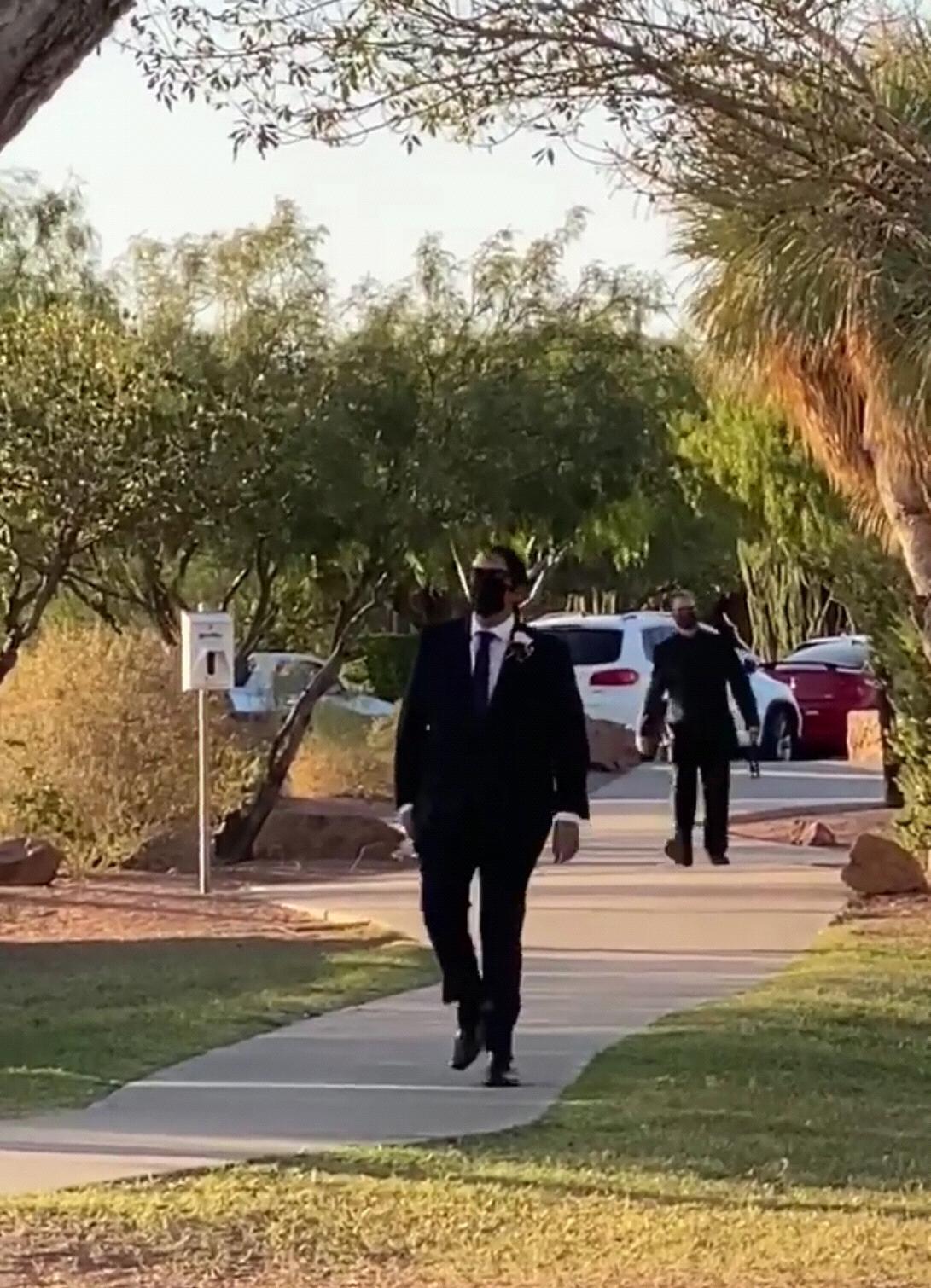 Here comes the groom 🤵🏻