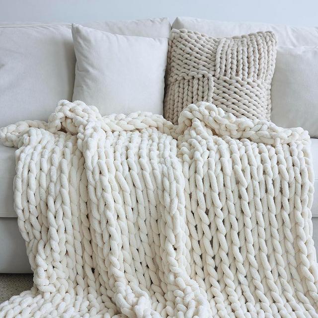 Maetoow Chenille Chunky Knit Blanket Throw （60×80 Inch）, Handmade Warm & Cozy Blanket Couch, Bed, Home Decor, Soft Breathable Fleece Banket, Christmas Thick and Giant Yarn Throws, Cream