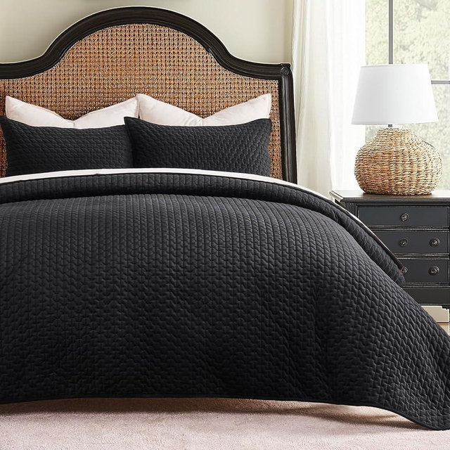EverGrace Luxury Velvet Quilt Bedding Set King Size 3 Pieces with Pillow Shams, Soft Cross-Stitch Velvet Comforter Set, Lightweight Coverlet Bedspread for All Seasons, Black