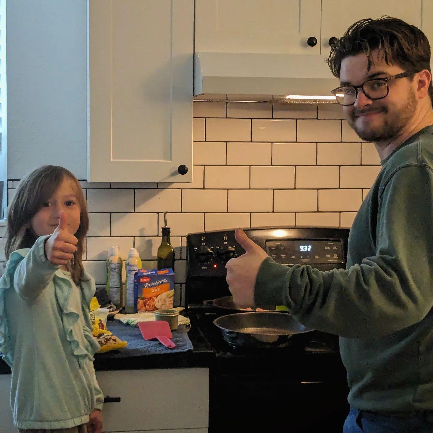 Andy & Aurelia making breakfast