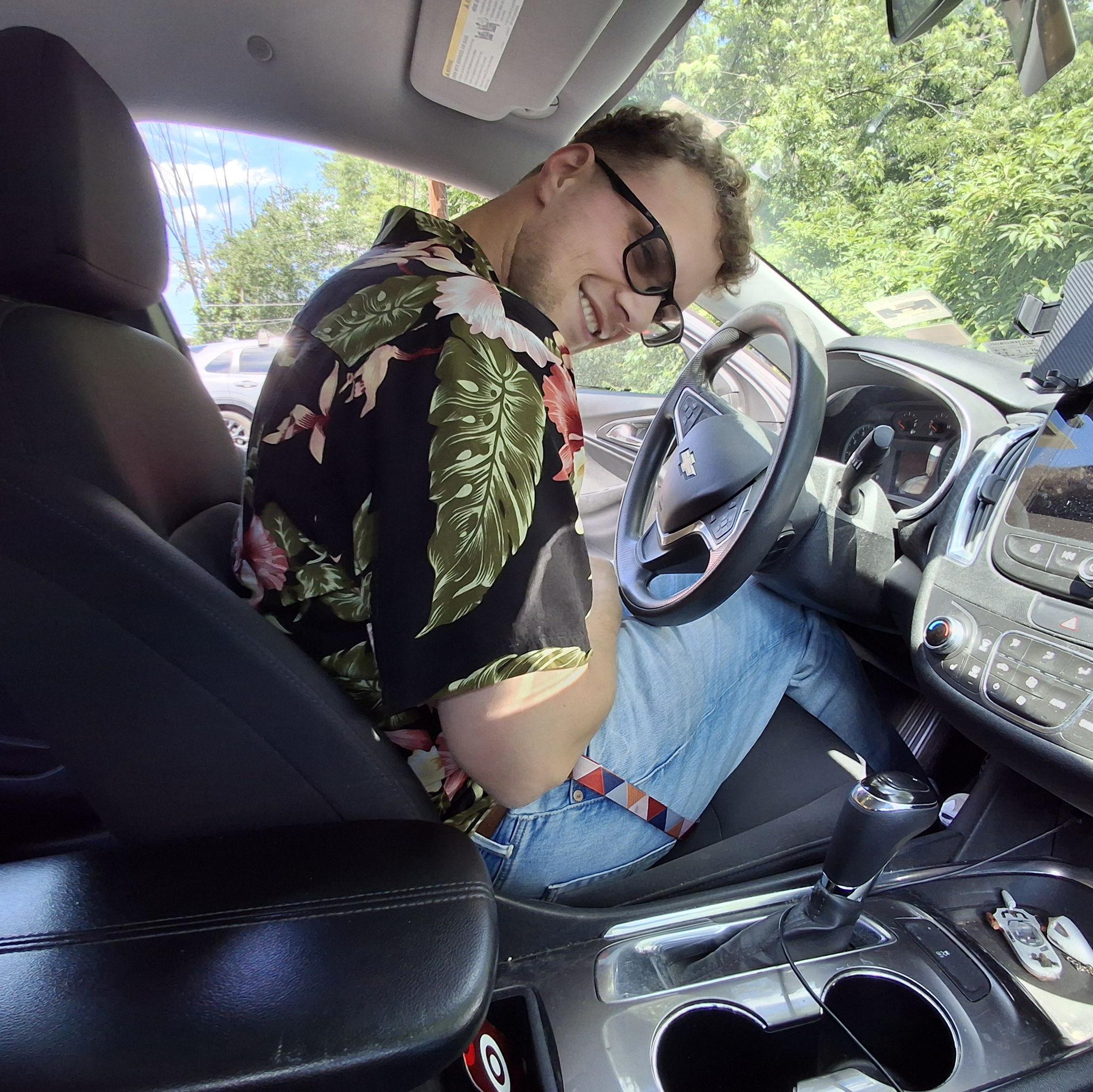 When you share your car with a shortie... / Ela pegou o carro emprestado e...