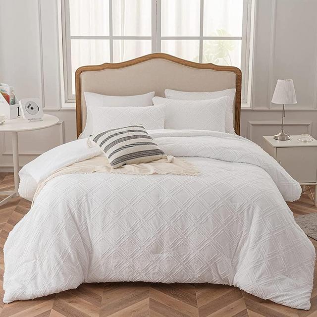 SLEEPBELLA Queen Size Comforter Set Diamond Tufted Design, Lightweight Microfiber Bedding Set, Soft and Fluffy Queen Bed Comforter for All Seasons, White