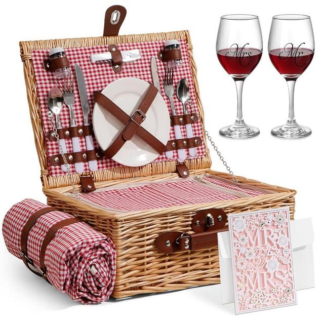 Picnic Basket for 2, Bridal Shower Gift Wedding Gifts with Mr Mrs Wine Glasses and Greeting Card, Engagement Newly Weeding Gifts for Couples 2025, Wicker Picnic Set Kit with Blanket Cooler for Beach