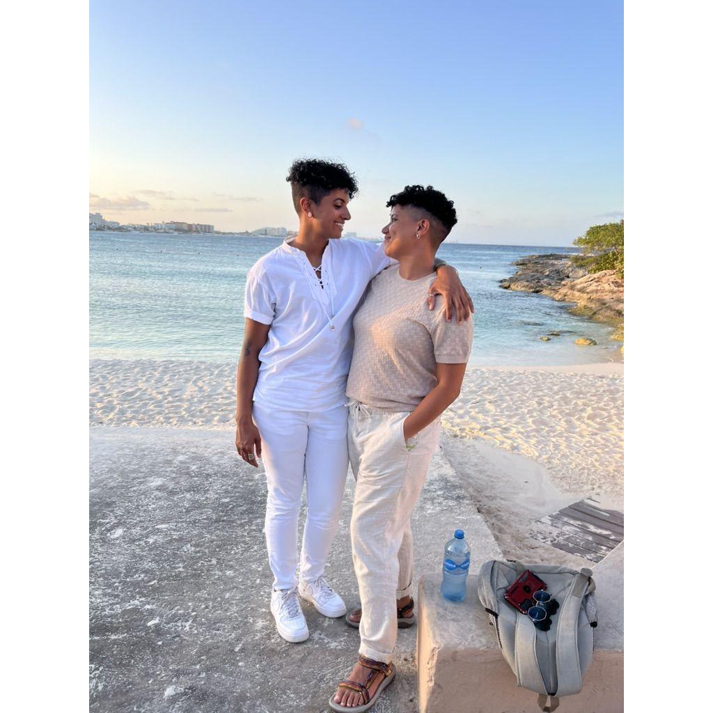 hanging out in Cancun (these look like our engagement photos but they're not) 🌊
