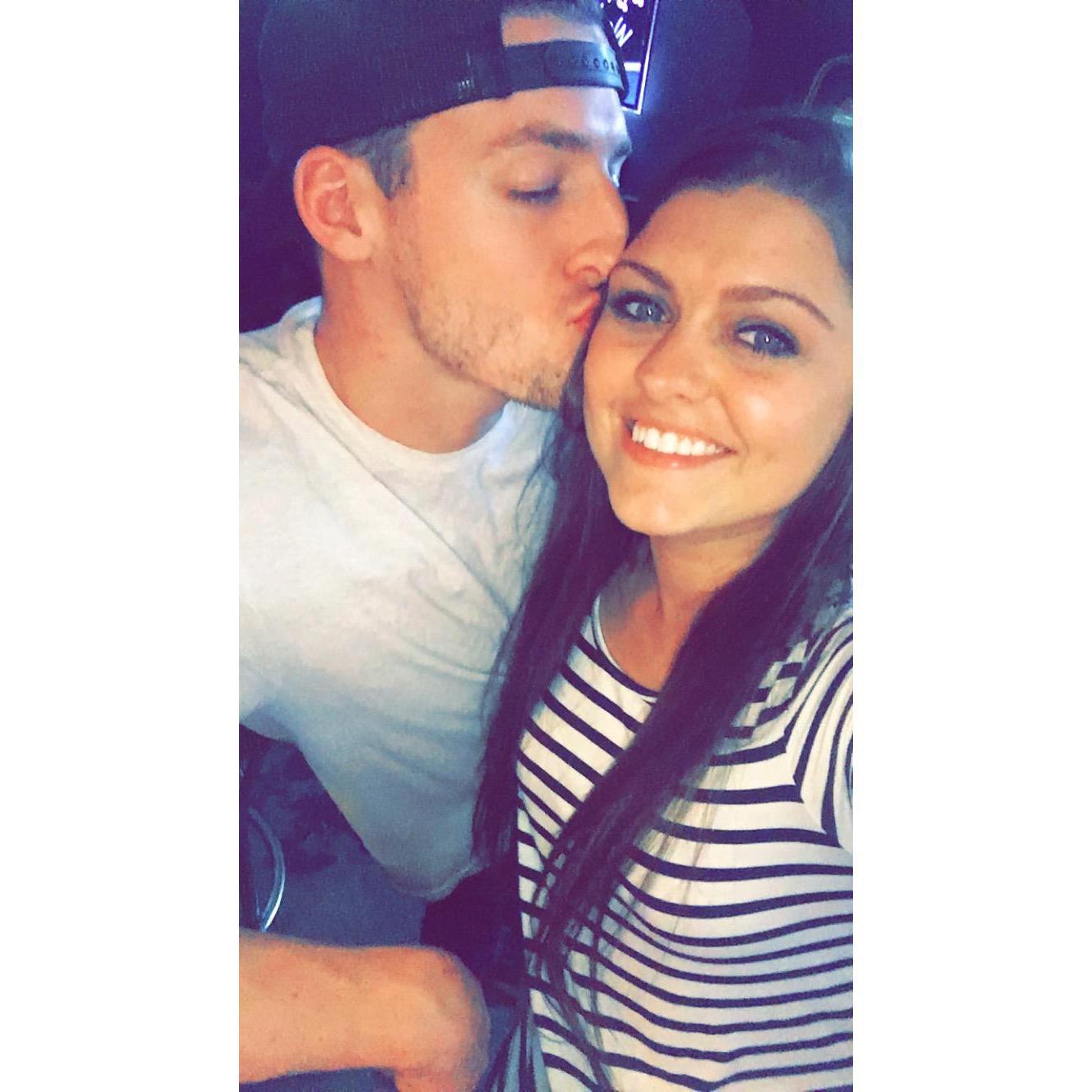 Sweet kisses! 😘