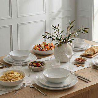 Everyday White Organic 32-Piece Dinnerware Set, Service for 8