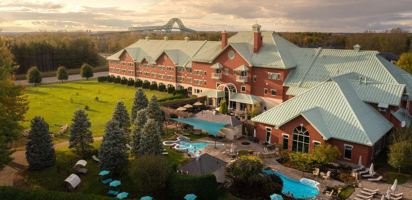 The Wedding Website of Rebecca Deus and Edson Desmolieres