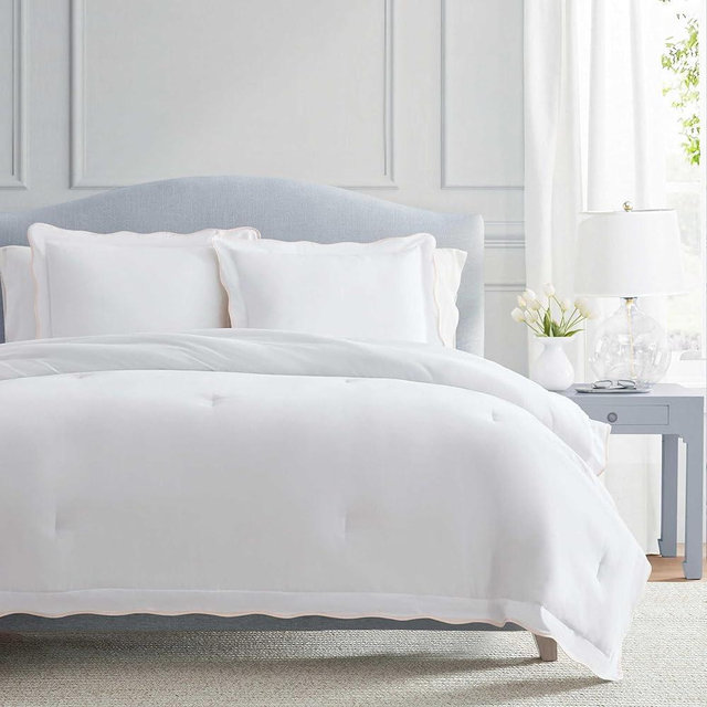 Martha Stewart - Queen Duvet Cover Set, Crisp & Smooth Bedding with a Cotton Percale Lightweight Feel, Reversible 3 Piece Bed Set with Matching Pillowcases (Simple Scallop Pink)
