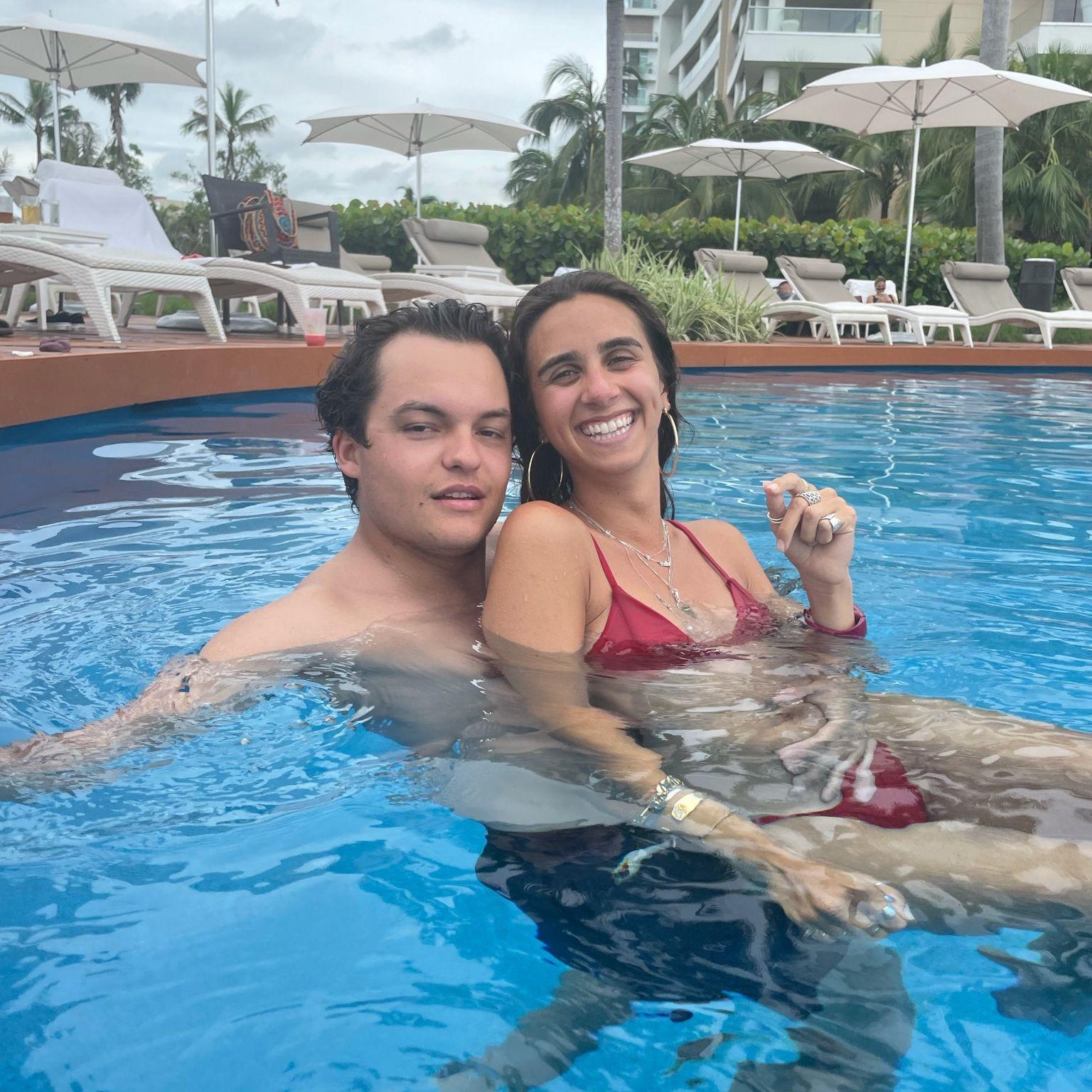 Puerto Vallarta, Mexico - 2021 - currently peeing on Ris