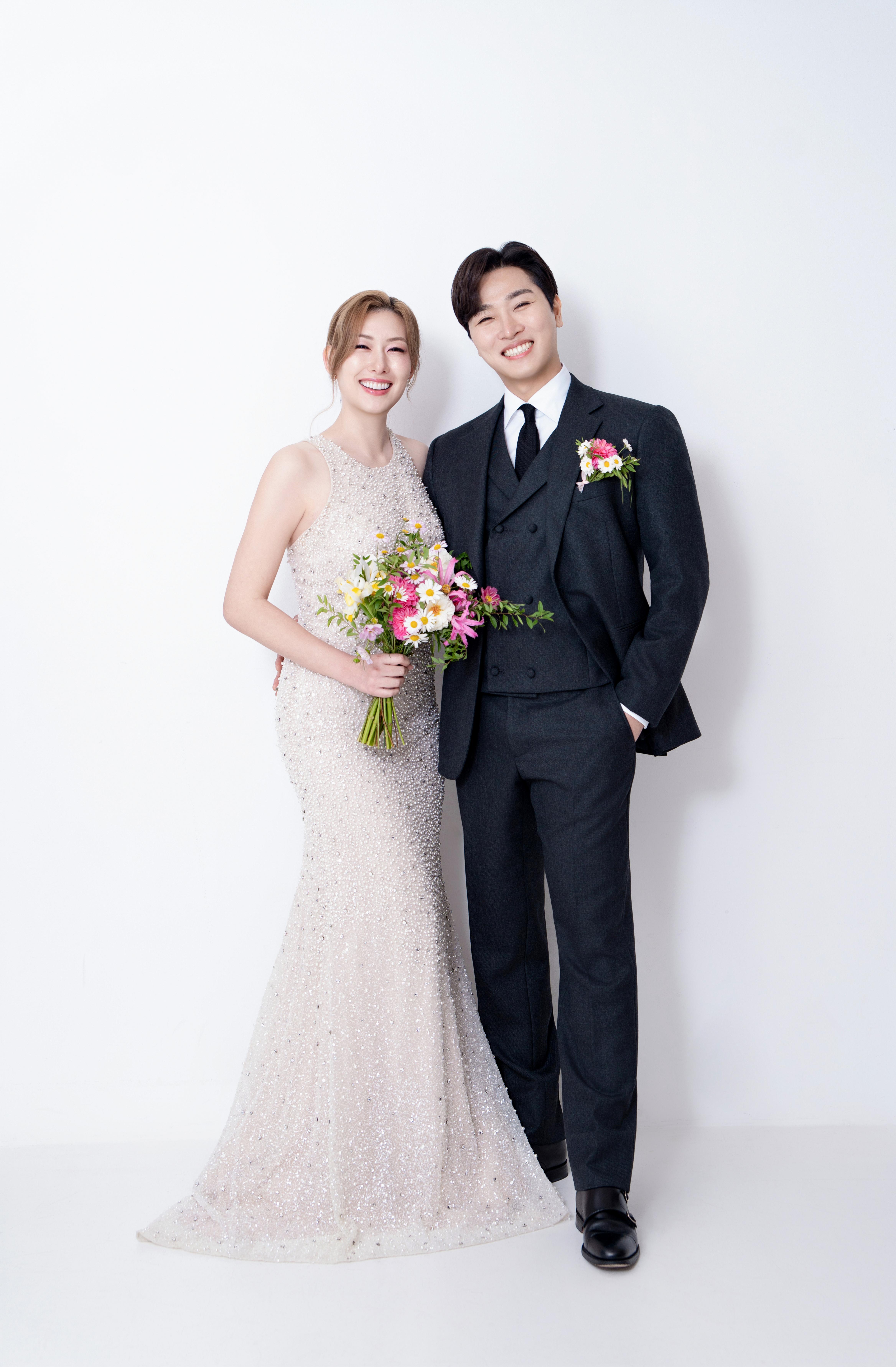 The Wedding Website of Chelsea Rose Hollenbeck and Alex Choi