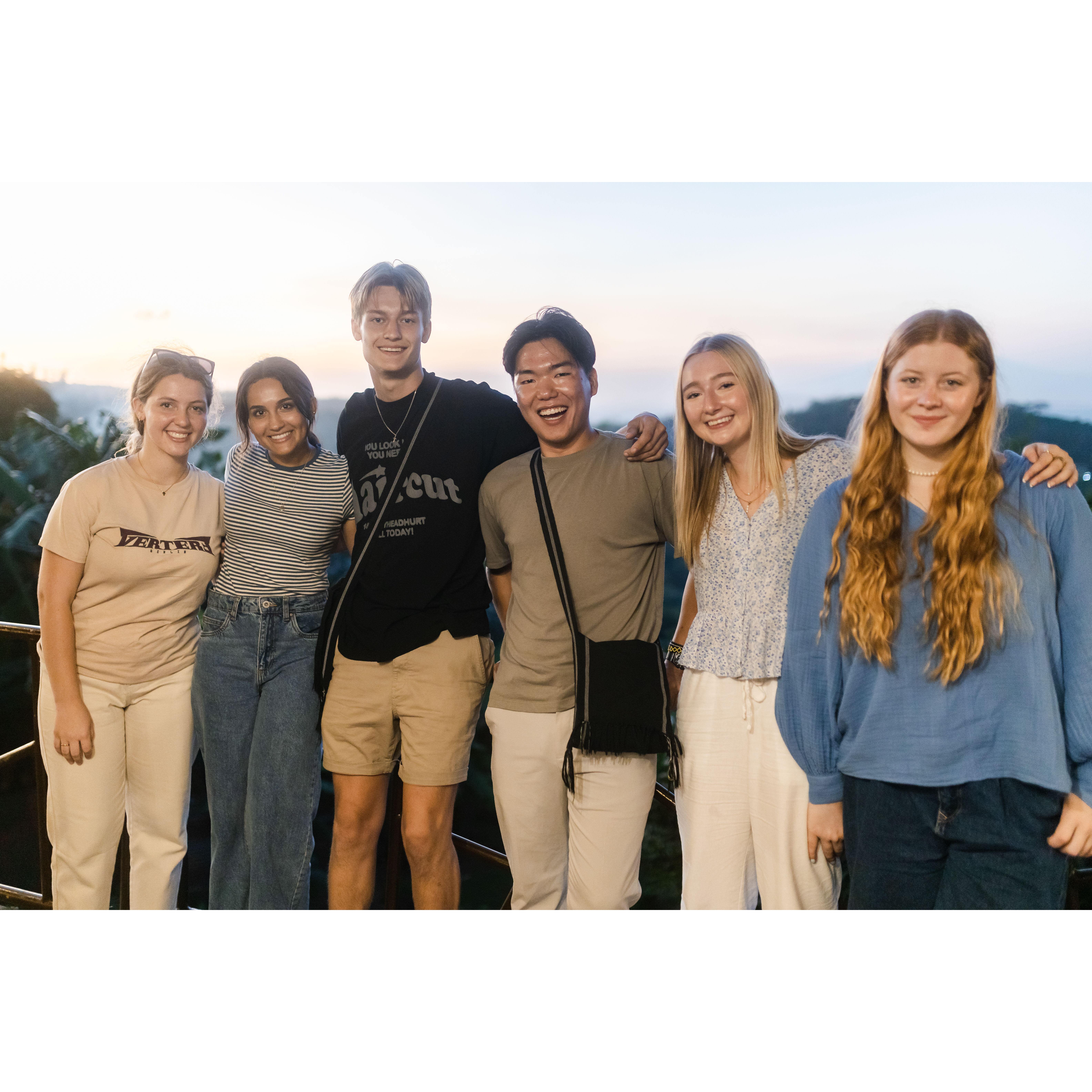 Expressed feelings for one another but waiting to date until after our missions trip.
We hadden elkaar verteld dat we elkaar leuk vonden maar we hadden afgesproken om te wachten met daten tot na de uitzendingsreis.