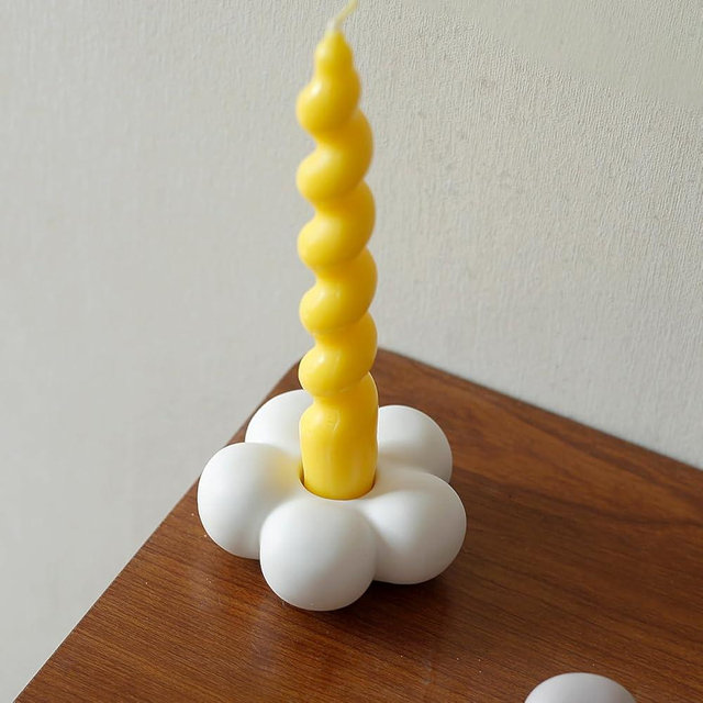 MDFAYE Cute Candle Holders, Ceramic Candlestick Holders for Table Centerpiece Flower Shape Home Decor Wedding Parties Living Room (White)