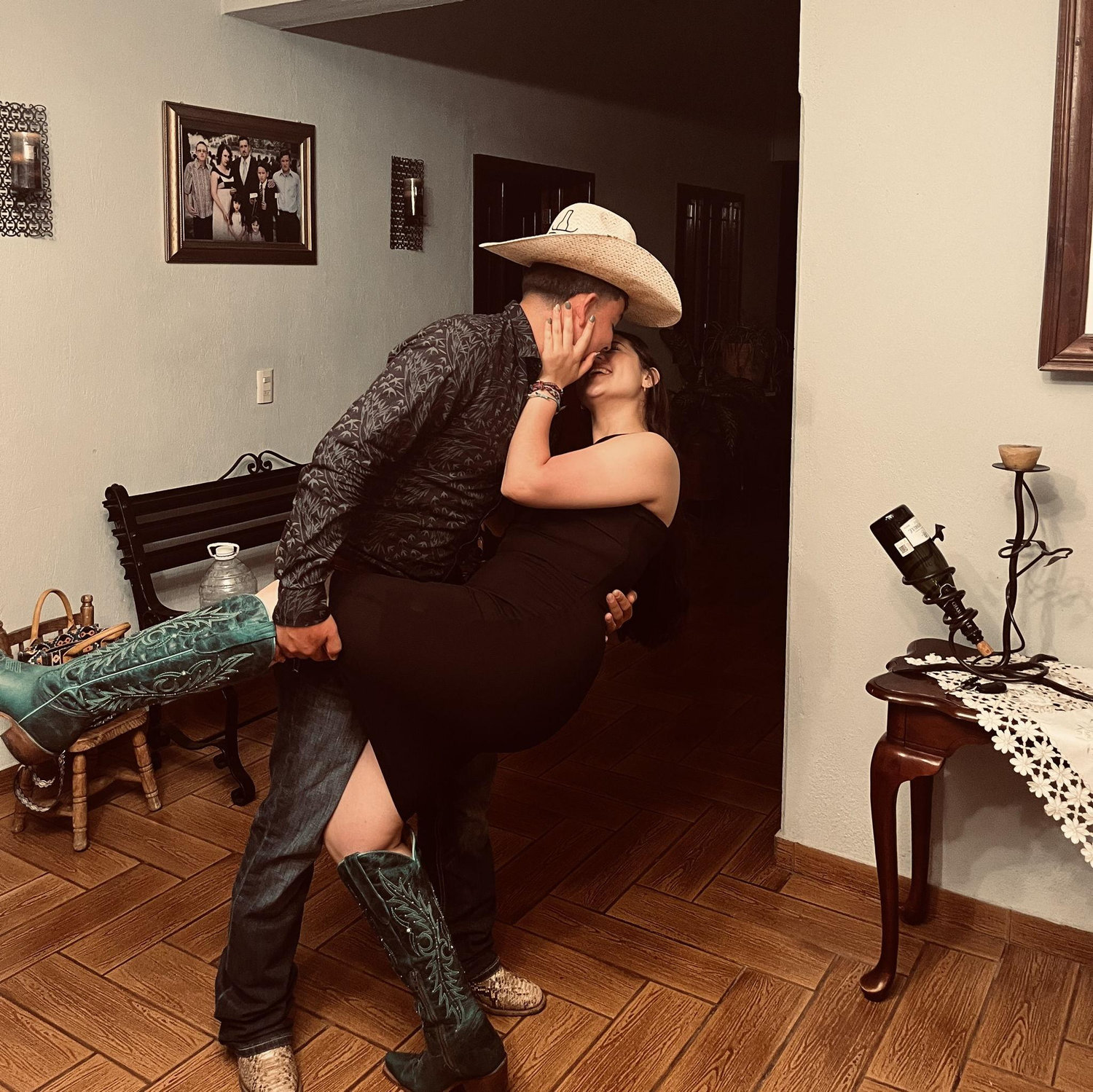 Me escape tres dias a mezcala para el cumpleanos de mi ma y bueno nos la pasamos muy lindoo y fuimos y dime la vuelta como antes cuando empezamos a andar de novios fue raro ver las nuevas generaciones