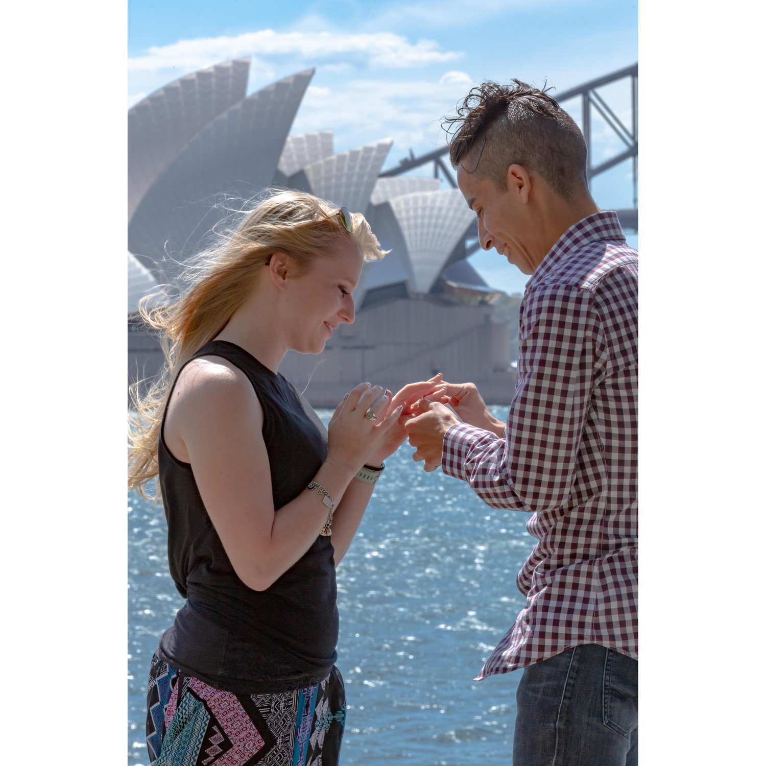 Set up a photo shoot at the harbor in Sydney Australia. She was taken by surprise that afternoon!
Organize una sesión de fotografia en el puerto de Sydney en Australia. Esa tarde la sorprendi!