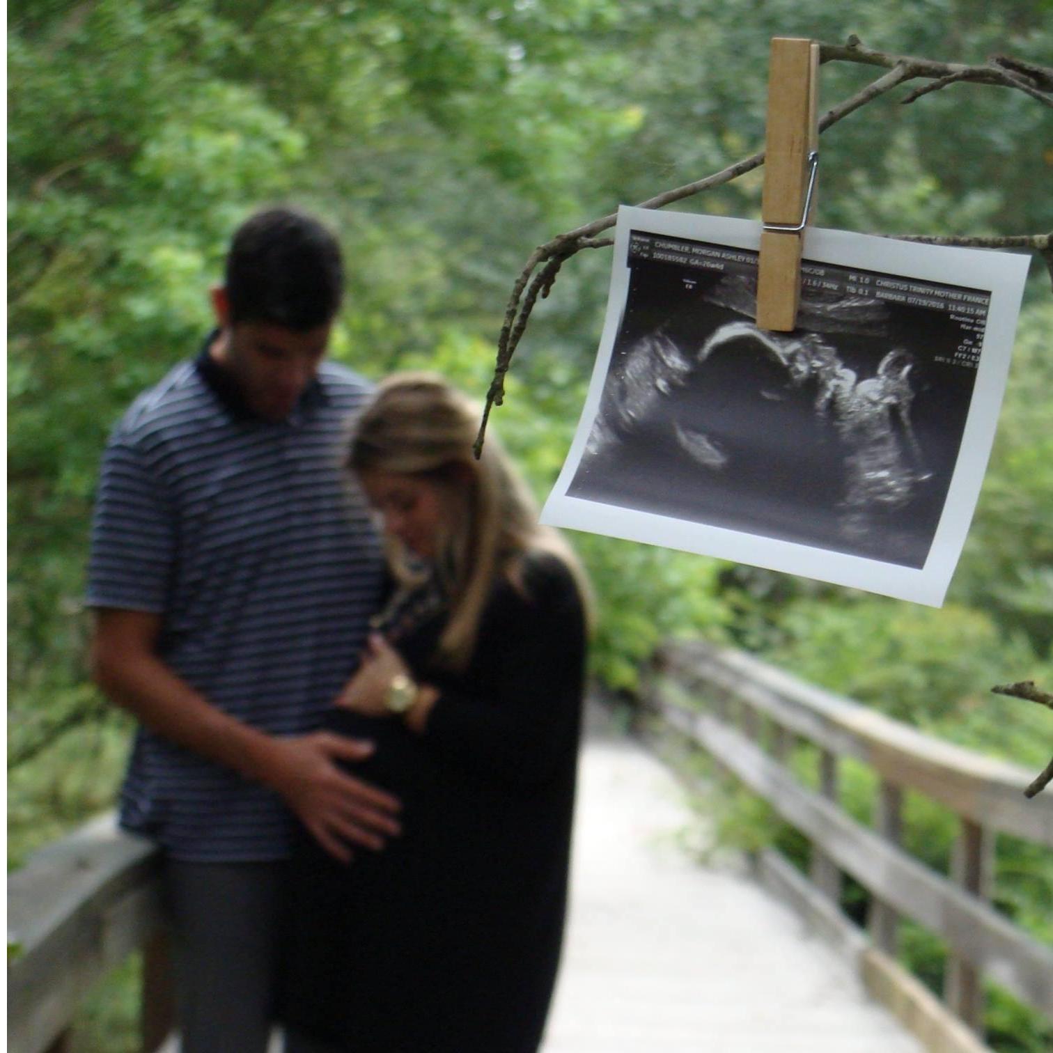 Maternity pictures with sweet Blayke