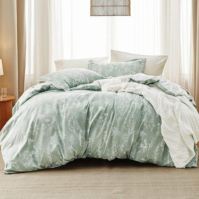Bedsure Oversized Queen Comforter Set - Sage Green Comforter, Cute Floral Bedding Comforter Sets, 3 Pieces, 1 Soft Reversible Botanical Flowers Comforter and 2 Pillow Shams