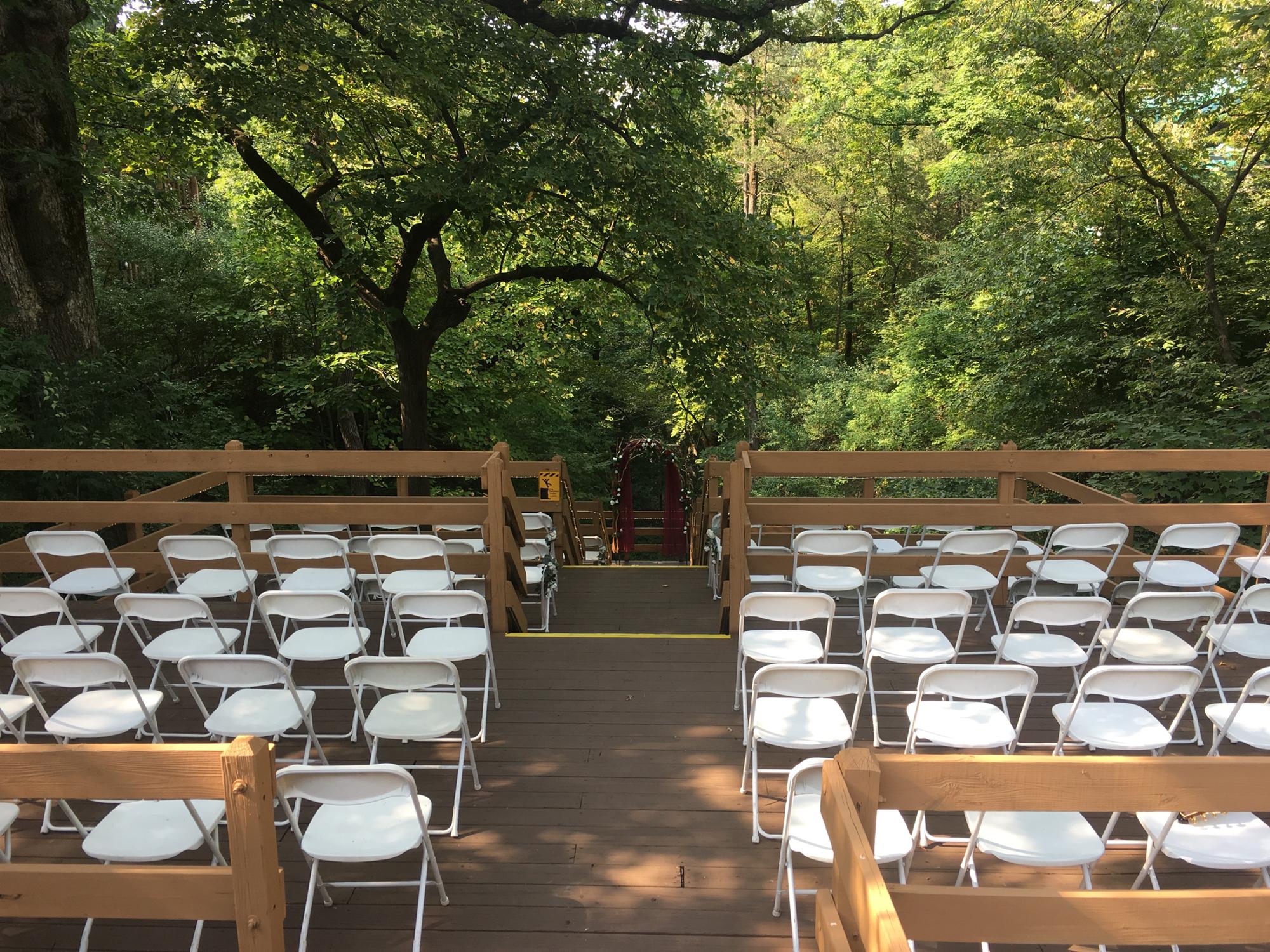 Ceremony location. There are stairs but also a bridge where the ceremony can be viewed from.
