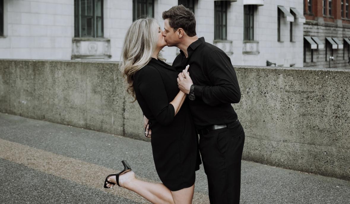 The Wedding Website of Jennifer Moffett and Darren Izzard