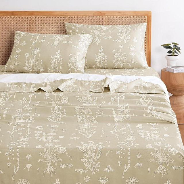 Wake In Cloud - Floral Bed Sheets, 4-Piece Sheet Set, Cute Botanical Shabby Chic Coquette Cottagecore Flower, Soft Microfiber Deep Pocket Bedding, Tan, King Size