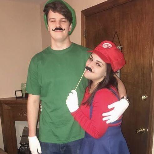 Our first Halloween together as Mario and his main Lu-squeeze-gi 🤞🏼