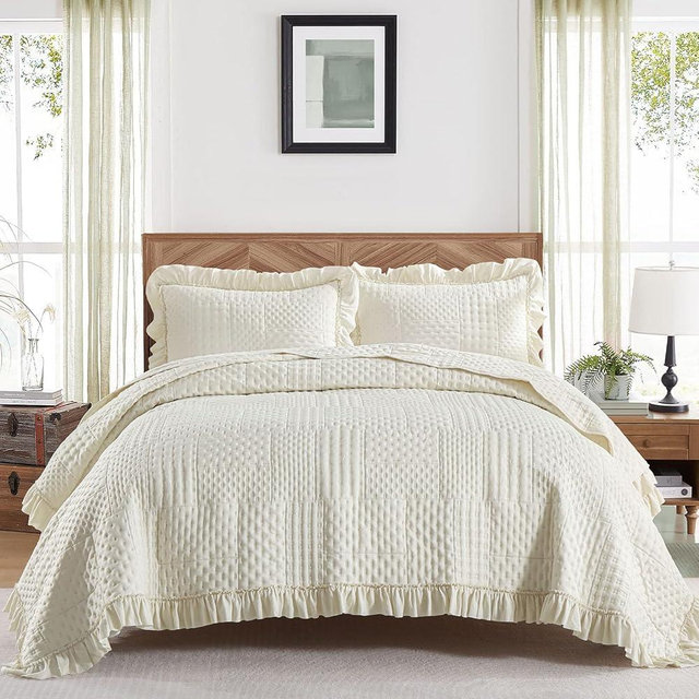 DJY Beige Cream King Set Ruffled Quilt Set 3 Pieces Soft Microfiber Reversible Bedspread All Seasons Bedding Set (1 Light Beige Quilt,104"x90", 2 Pillowcases)