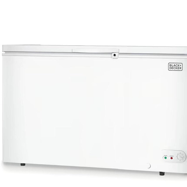 Insignia™ - 7 Cu. Ft. Garage-Ready Chest Freezer - White