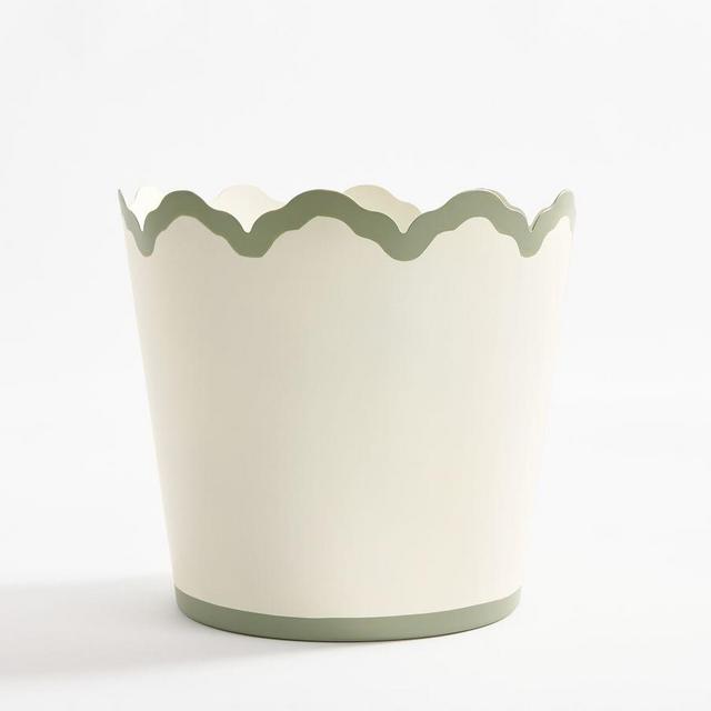 Julia Berolzheimer Lily Scalloped Metal Tole Planters