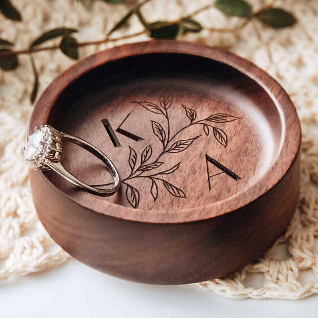 Custom Wooden Ring Dish, Wedding Ring Dish, Engagement Ring Holder,Valentine's Gift for Mom, Personalized Gifts for Her, Custom Jewelry Dish