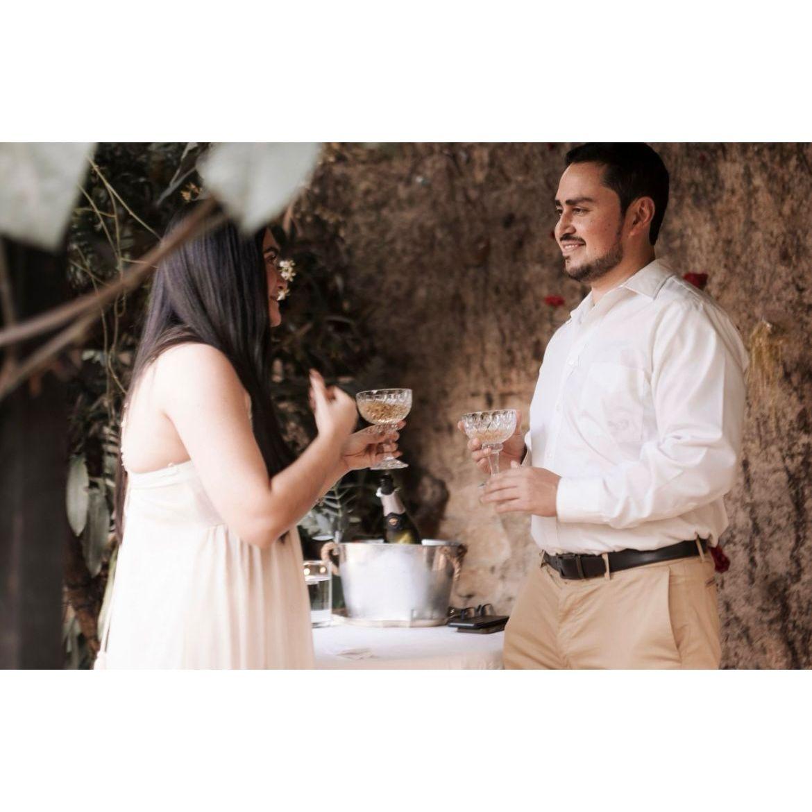 Brindando por nuestro amor!